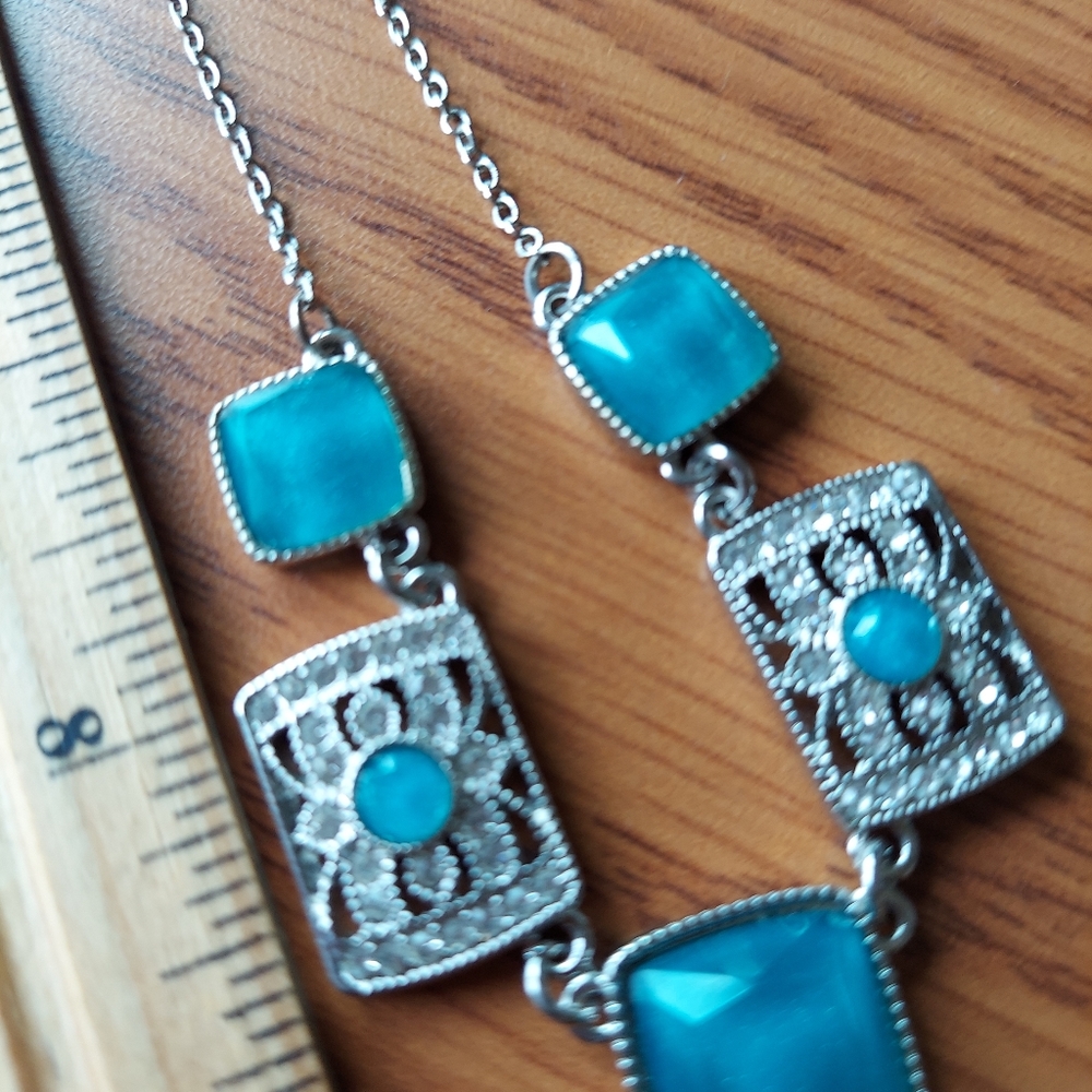 Liz Claiborne Silvertone Necklace w/Blue-ish Faux Stones and Faux Diamonds. - Picture 2 of 16